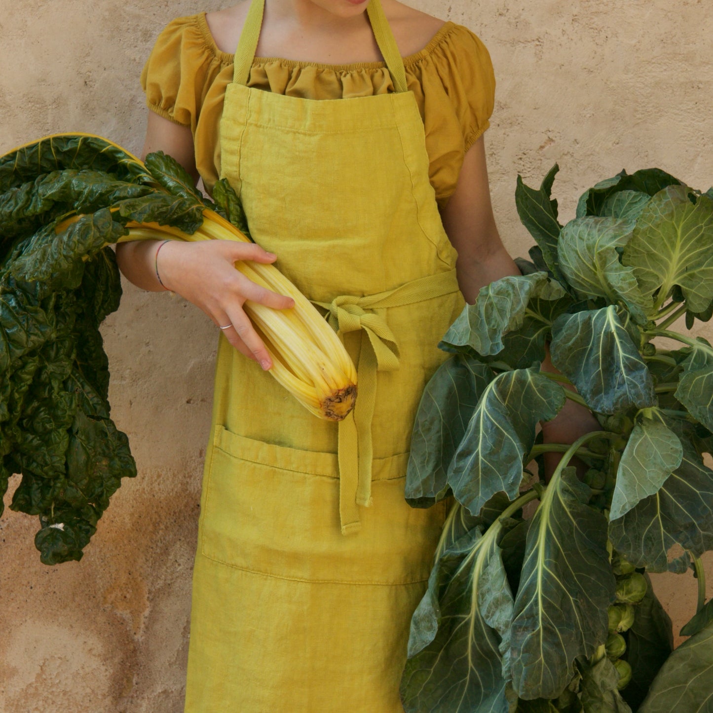 apron in heavy linen