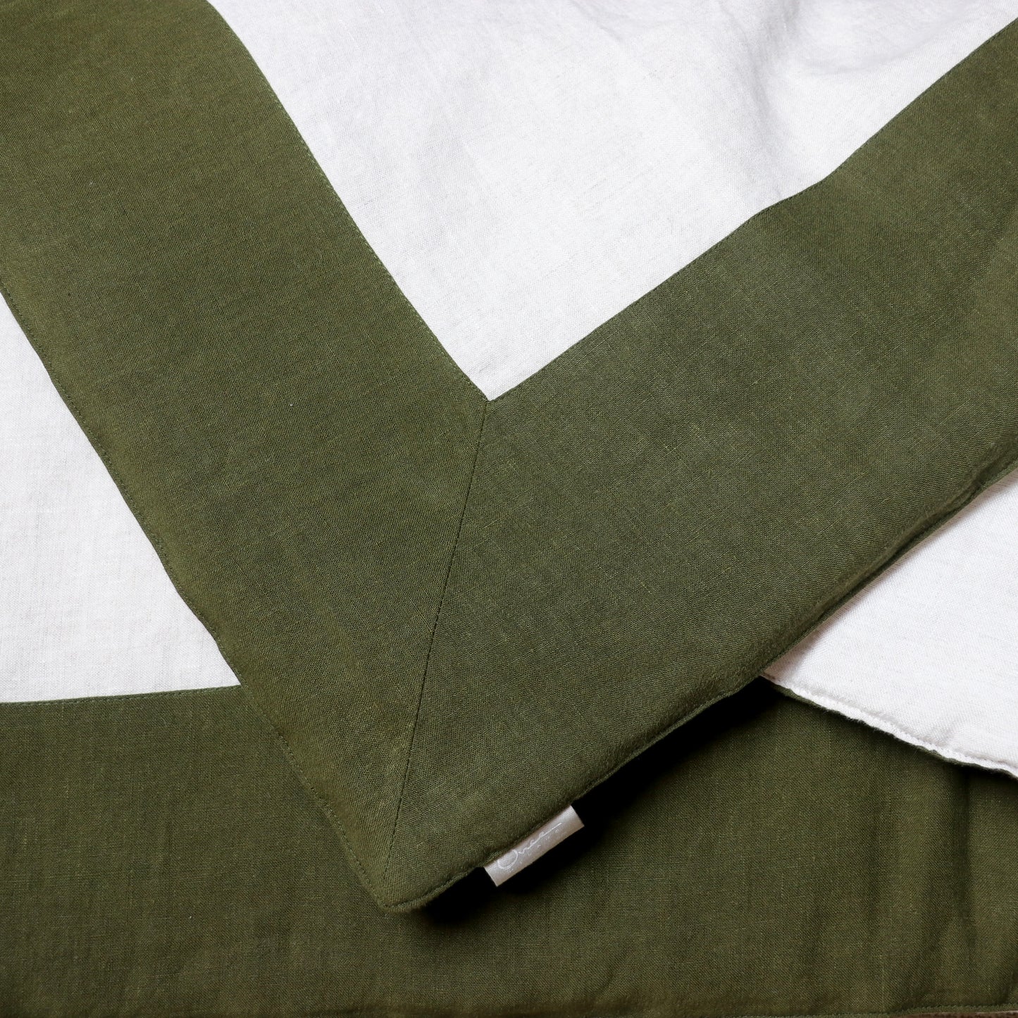 linen blanket with green border in US queen size, sample item