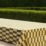 tablecloth with brick pattern