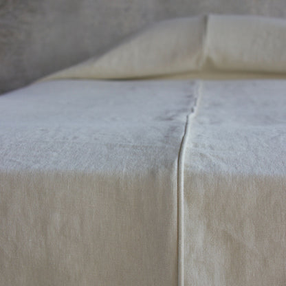 bed cover with piping in upholstery fine linen, -30% BLACK FRIDAY SALE