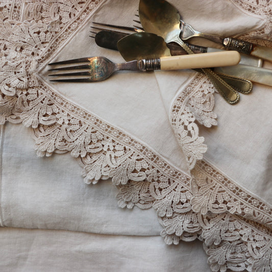 tablecloth with Sicily lace
