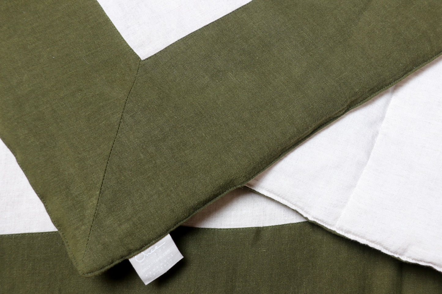 linen blanket with green border in US queen size, sample item