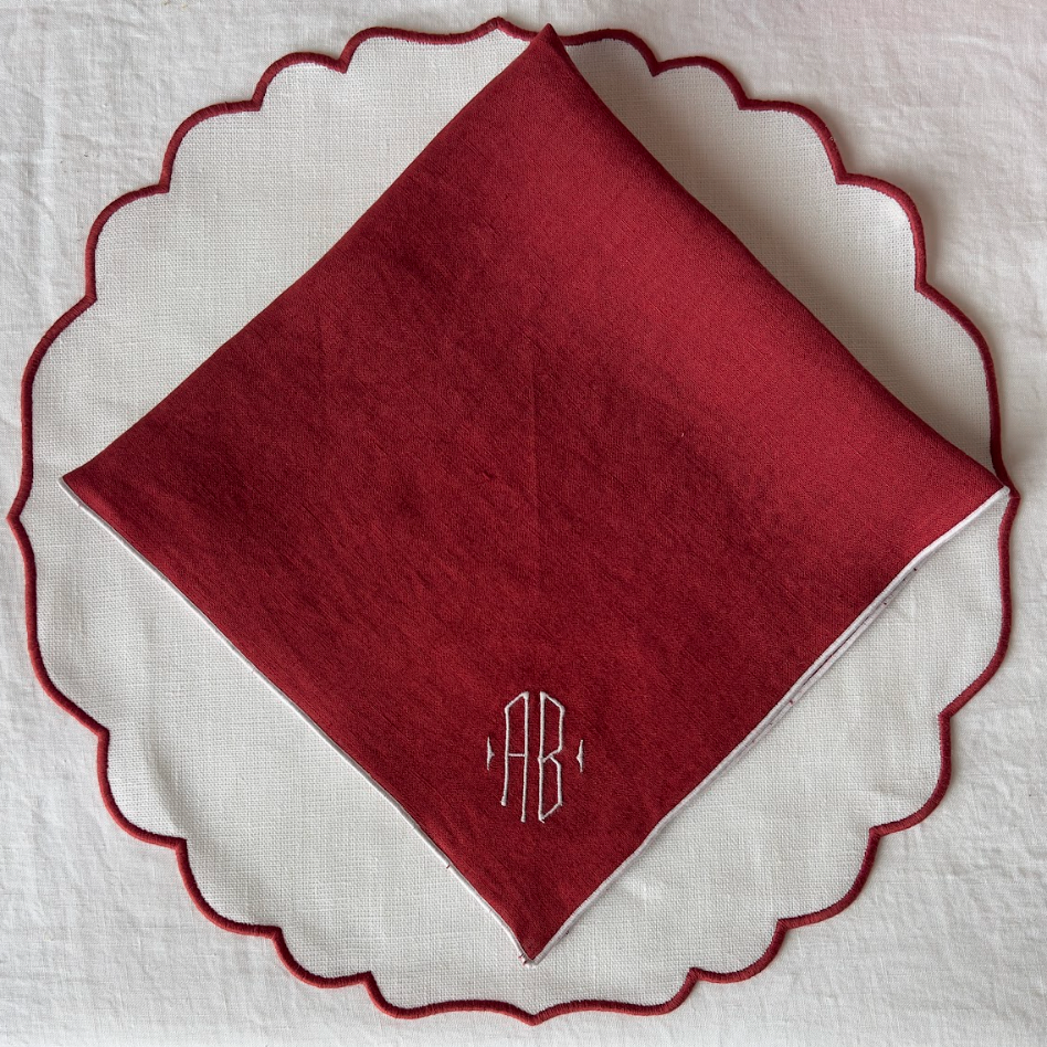 Festive Selection special edition round scalloped placemat in linen