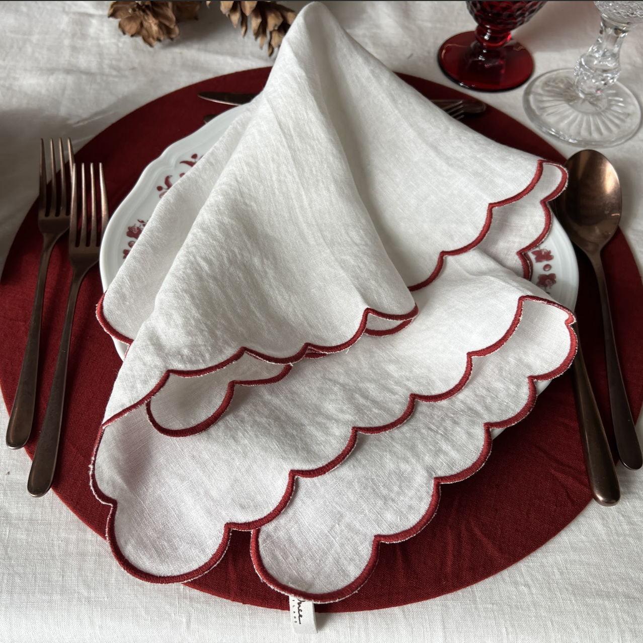 Festive Selection, special edition napkin with scalloped hem, set of 4