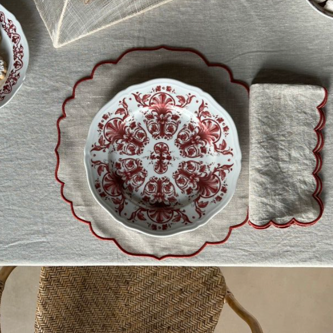 Festive Selection special edition round scalloped placemat in linen