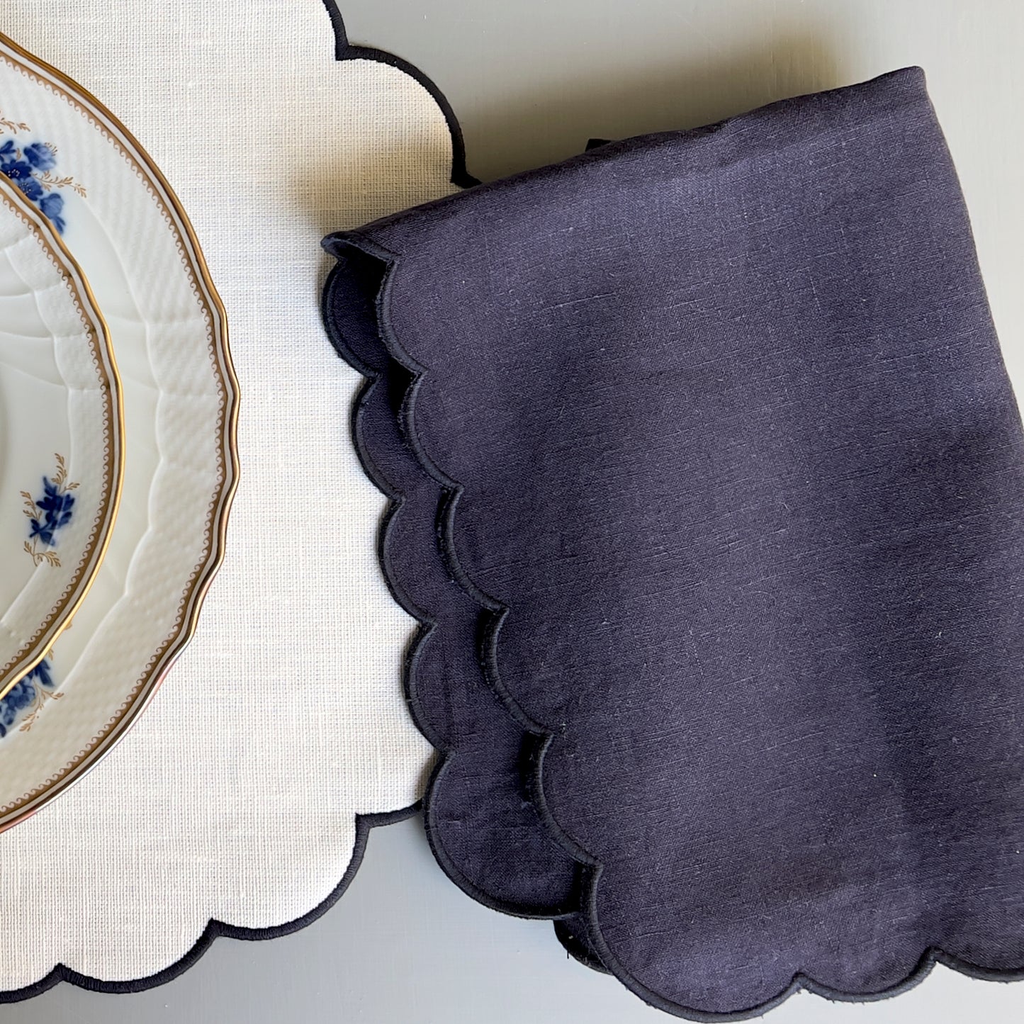 waxed scalloped placemat