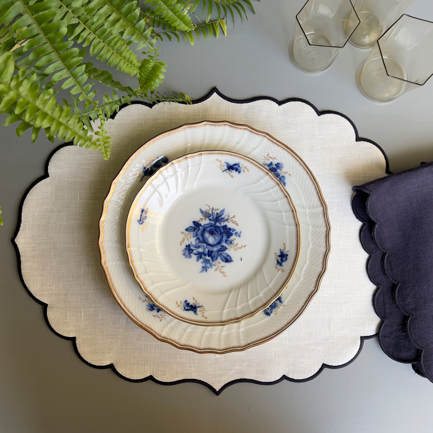 waxed scalloped placemat